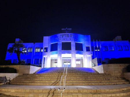 نكتسي اللون الأزرق احتفالًا بالشهر الوطنيّ لحماية الأولاد في الشبكة